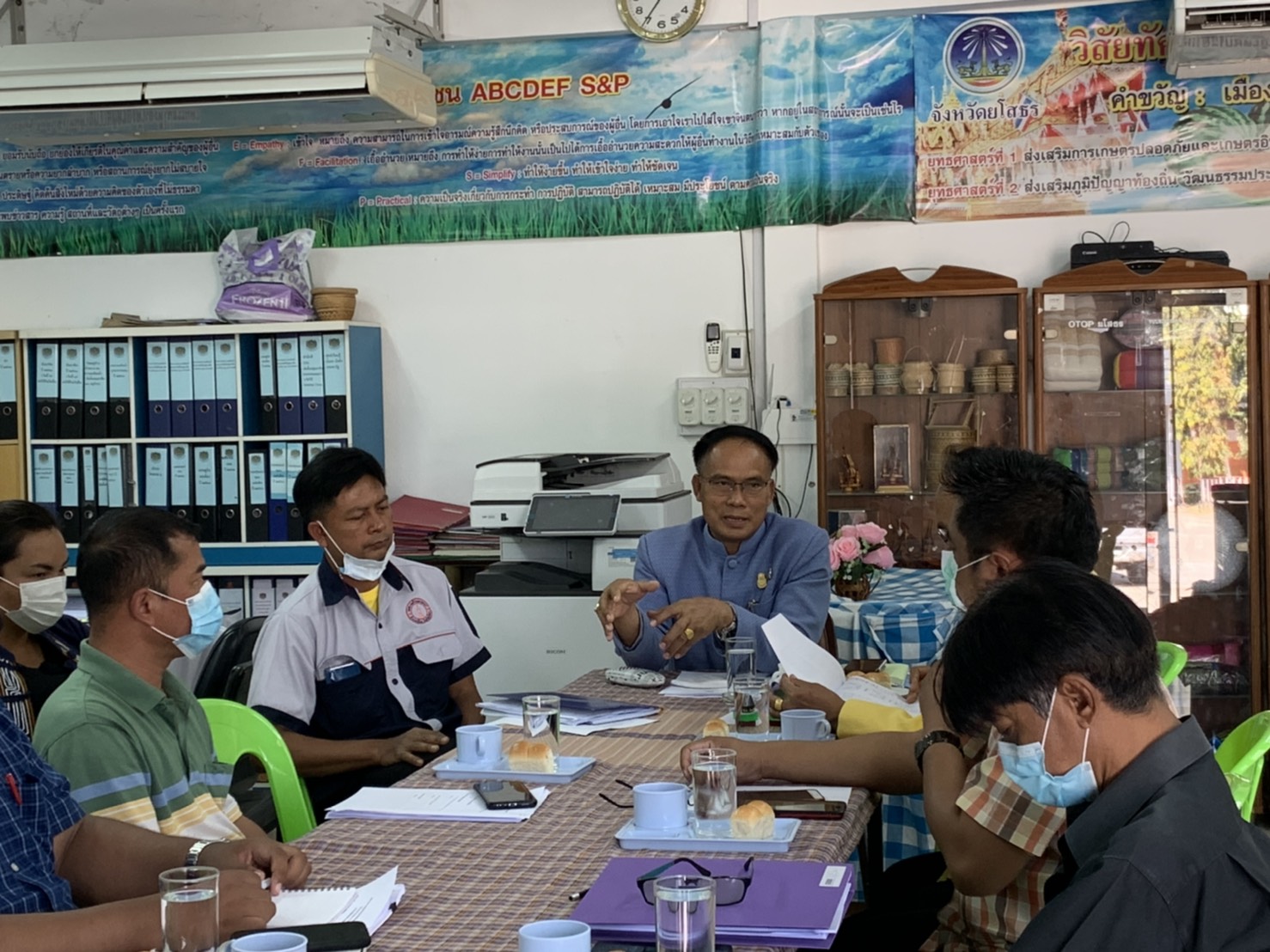 พจ.ยโสธร ร่วมประชุมกับคณะทำงานด้านช่าง  และนักพัฒนาพื้นที่ต้นแบบ (นพต.)