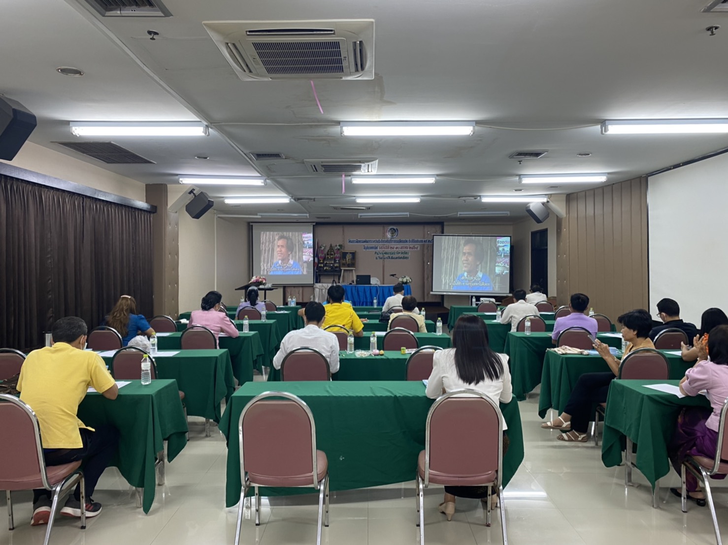 พช.ยโสธร ร่วมรับฟังการบรรยายโครงการฝึกอบรมพัฒนากรระหว่างประจำการ ด้านบริหารการเปลี่ยนแปลง ประจำปีงบประมาณ พ.ศ. 2564