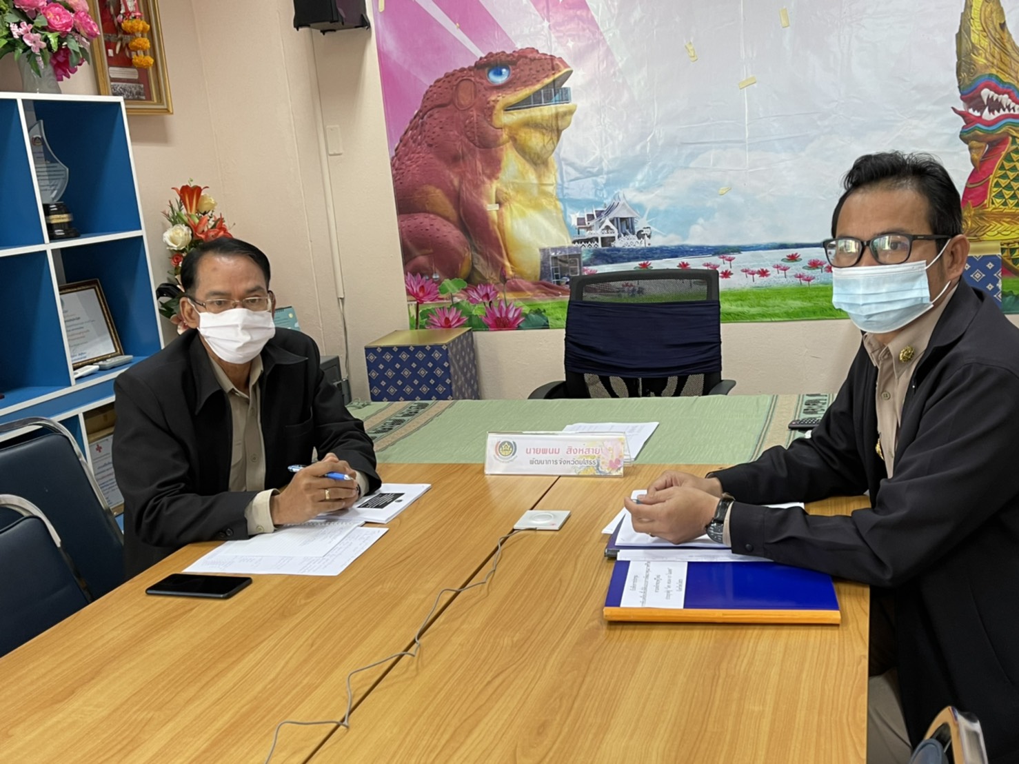 พช.ยโสธร ร่วมประชุมขับเคลื่อนการดำเนินงานโครงการพัฒนาพื้นที่ต้นแบบการพัฒนาคุณภาพชีวิตตามหลักทฤษฎีใหม่ ประยุกต์สู่  “โคก หนอง นา โมเดล” ผ่านระบบวีดิทัศน์ทางไกล  (Video Conference)