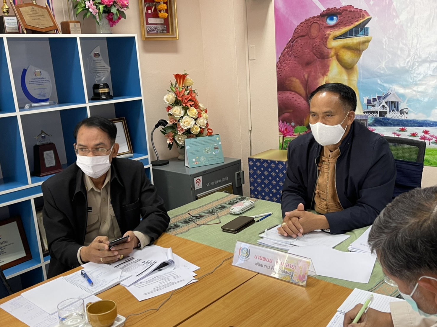 พช.ยโสธร ร่วมประชุมขับเคลื่อนการดำเนินงานโครงการพัฒนาพื้นที่ต้นแบบการพัฒนาคุณภาพชีวิตตามหลักทฤษฎีใหม่ ประยุกต์สู่  “โคก หนอง นา โมเดล” ผ่านระบบวีดิทัศน์ทางไกล  (Video Conference)