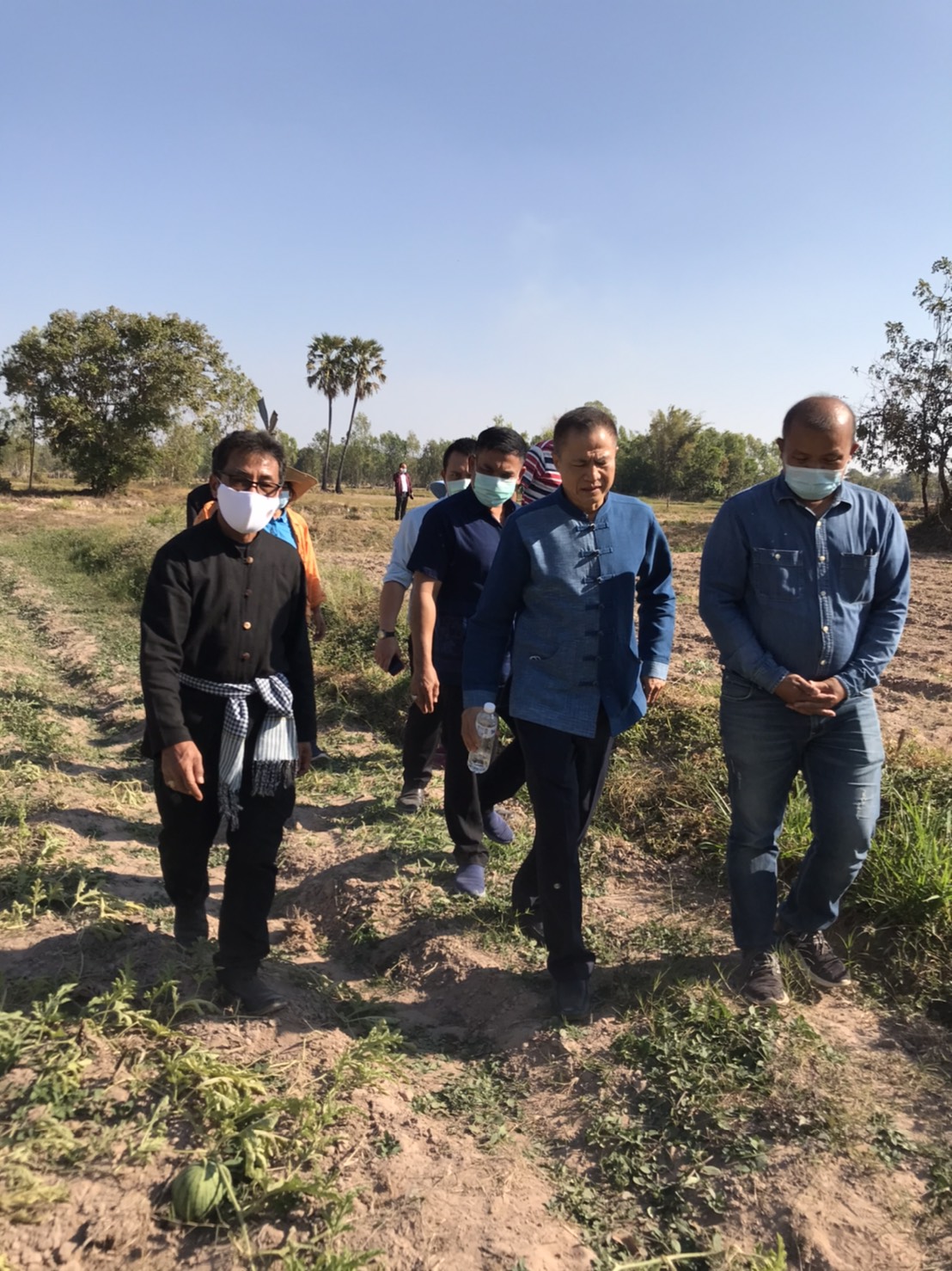 นายสันติ เหล่าบุญเสงี่ยม  ผู้ตรวจราชการกระทรวงมหาดไทย  เขตตรวจราชการที่ 14 และ พช.ยโสธร ลงพื้นที่เยี่ยมชมกลุ่มเกษตรกรรมยั่งยืนบ้านเหล่าฝ้าย