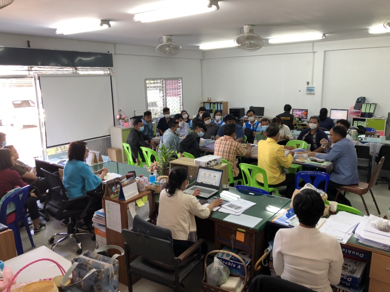 พจ.ยโสธร ร่วมประชุมกับคณะทำงานด้านช่าง  และนักพัฒนาพื้นที่ต้นแบบ (นพต.)