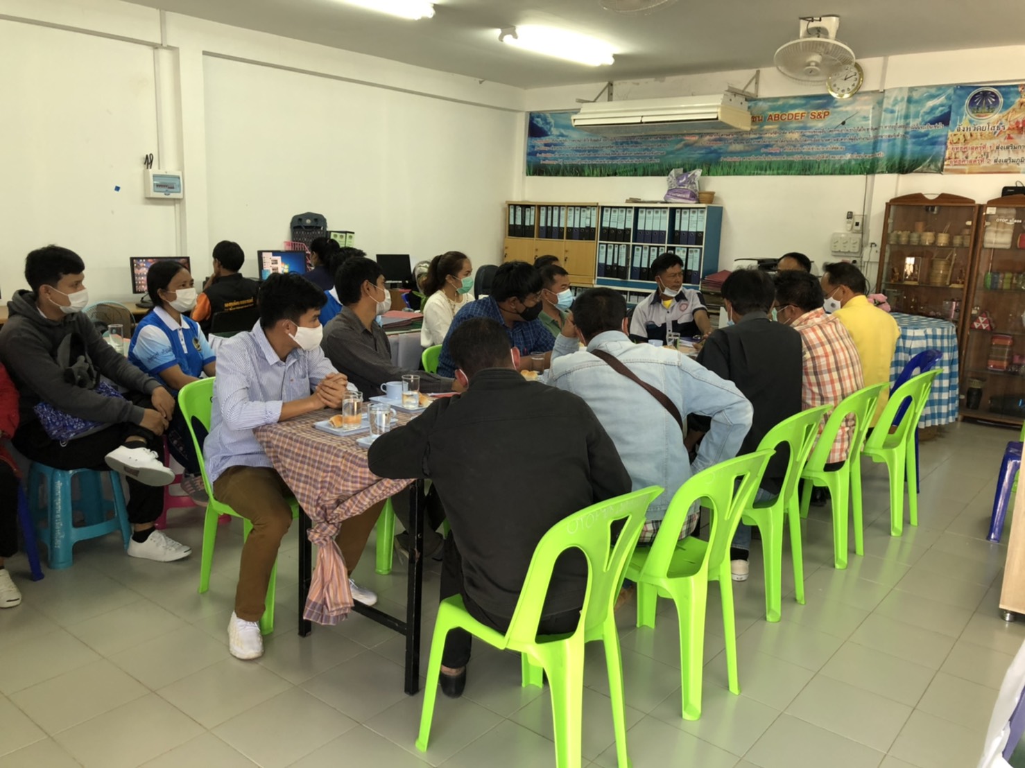 พจ.ยโสธร ร่วมประชุมกับคณะทำงานด้านช่าง  และนักพัฒนาพื้นที่ต้นแบบ (นพต.)