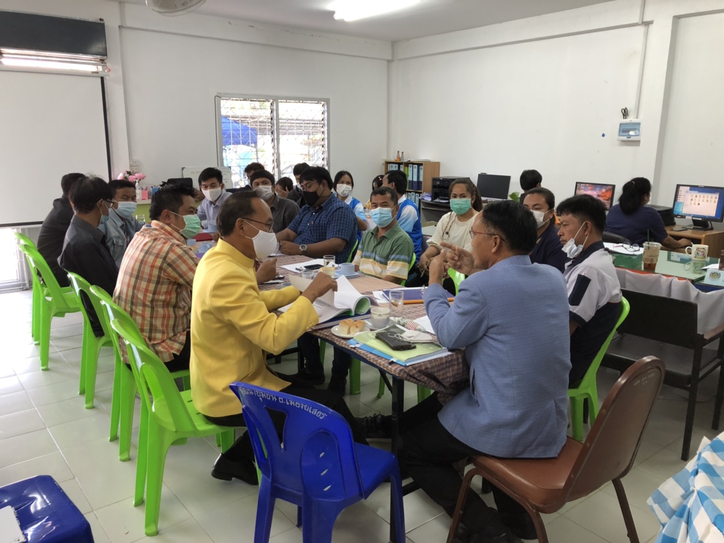 พจ.ยโสธร ร่วมประชุมกับคณะทำงานด้านช่าง  และนักพัฒนาพื้นที่ต้นแบบ (นพต.)