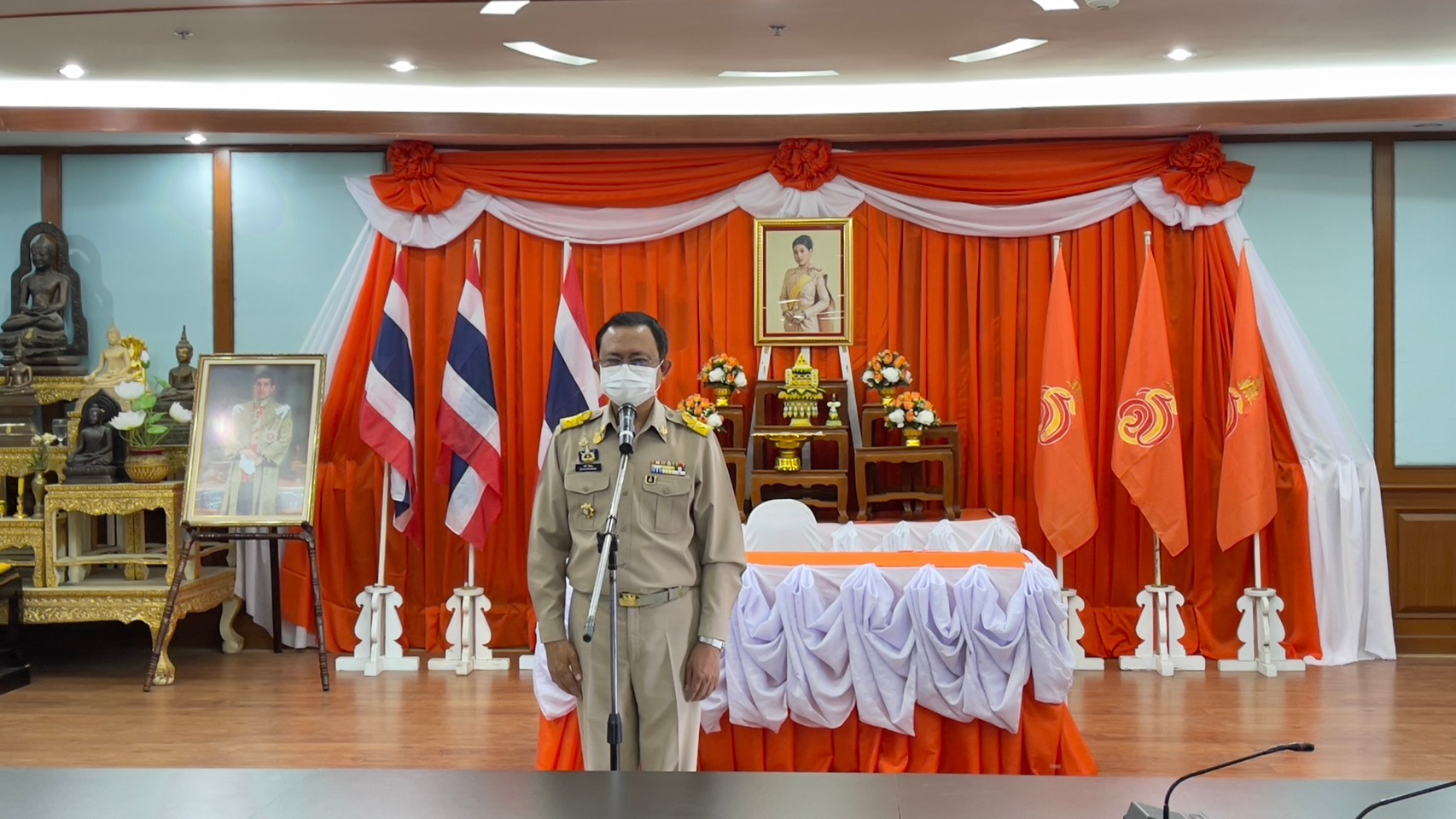 พช.ยโสธร จัดพิธีลงนามถวายพระพรชัยมงคล สมเด็จพระเจ้าลูกเธอ เจ้าฟ้าสิริวัณณวรี นารีรัตนราชกัญญา และมอบลายผ้า  “ผ้ามัดหมี่ลายขอเจ้าฟ้าสิริวัณณวรีฯ” แก่กลุ่มทอผ้าในจังหวัดยโสธร”