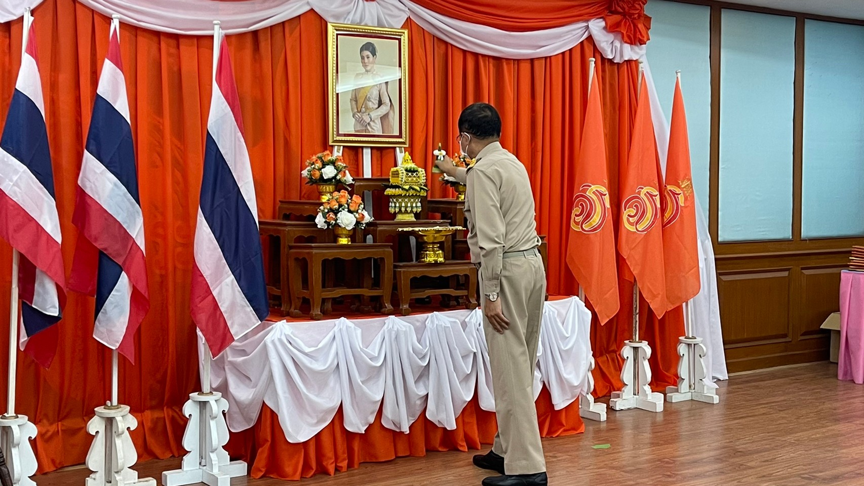 พช.ยโสธร จัดพิธีลงนามถวายพระพรชัยมงคล สมเด็จพระเจ้าลูกเธอ เจ้าฟ้าสิริวัณณวรี นารีรัตนราชกัญญา และมอบลายผ้า  “ผ้ามัดหมี่ลายขอเจ้าฟ้าสิริวัณณวรีฯ” แก่กลุ่มทอผ้าในจังหวัดยโสธร”