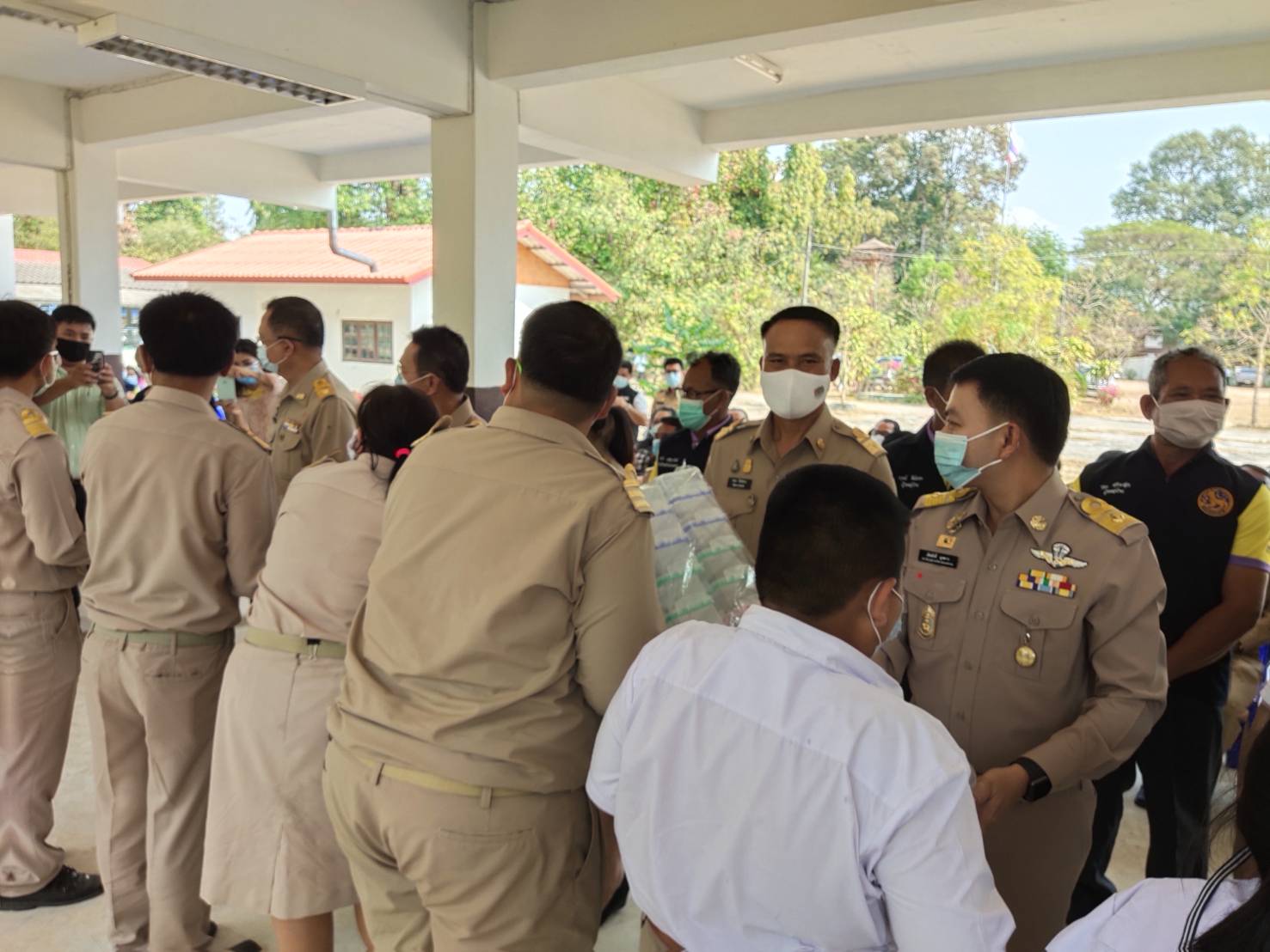 พจ.ยโสธร พจ.ยโสธร ร่วมกิจกรรม “ปันน้ำใจ เพื่อน้องในพื้นที่ห่างไกล” ครั้งที่ 4 เนื่องในวันเด็กแห่งชาติ ประจำปี 2564