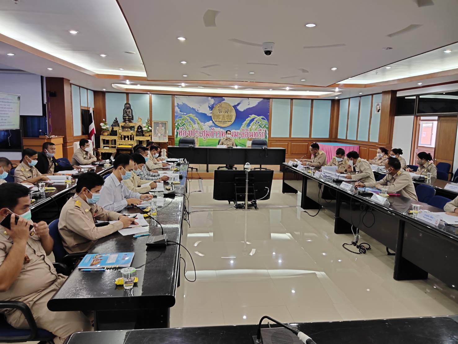 พช.ยโสธร ประชุมคณะทำงานด้านช่างและพัฒนาการอำเภอ  ตามโครงการพัฒนาพื้นที่ต้นแบบการพัฒนาคุณภาพชีวิตตามหลักทฤษฎีใหม่ประยุกต์สู่ “ โคกหนองนาโมเดล”  (งบเงินกู้) และโครงการพัฒนาหมู่บ้านเศรษฐกิจพอเพียง กิจกรรมพัฒนาศูนย์เรียนรู้ทฤษฎีใหม่รูปแบบ “โคกหนองนาโมเดล” (งบกรมการพัฒนาชุมชน) ประจำปีงบประมาณ พ.ศ. 2564 ครั้งที่ 1/2564