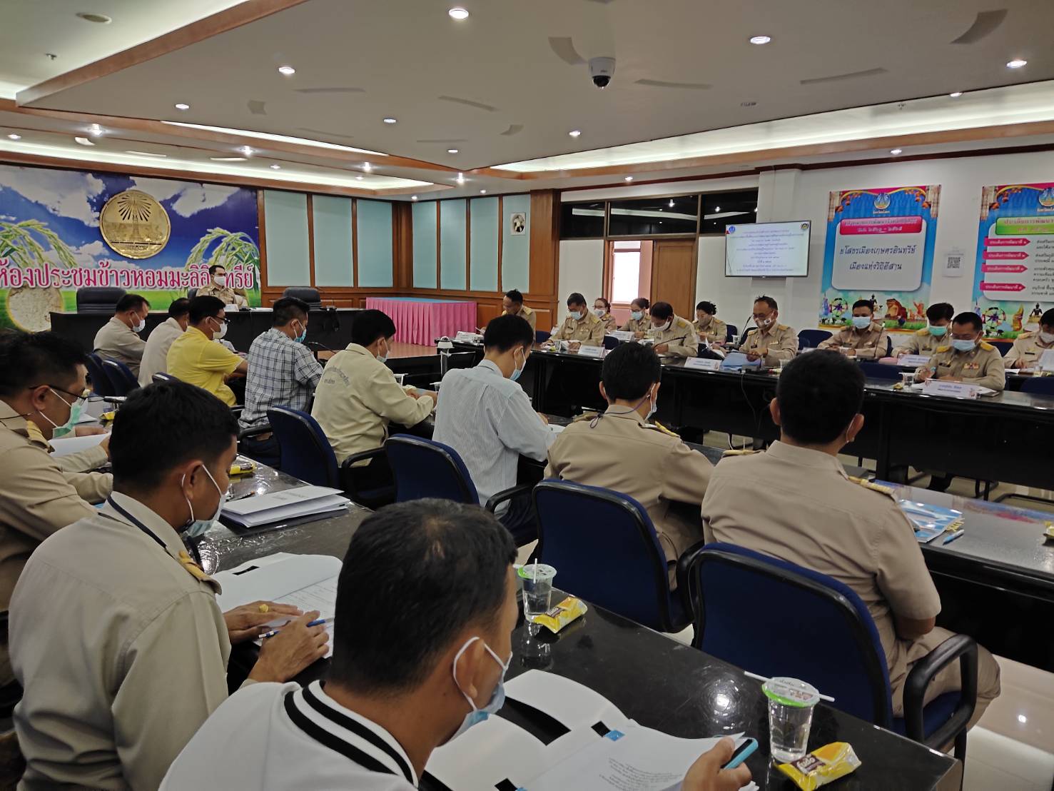 พช.ยโสธร ประชุมคณะทำงานด้านช่างและพัฒนาการอำเภอ  ตามโครงการพัฒนาพื้นที่ต้นแบบการพัฒนาคุณภาพชีวิตตามหลักทฤษฎีใหม่ประยุกต์สู่ “ โคกหนองนาโมเดล”  (งบเงินกู้) และโครงการพัฒนาหมู่บ้านเศรษฐกิจพอเพียง กิจกรรมพัฒนาศูนย์เรียนรู้ทฤษฎีใหม่รูปแบบ “โคกหนองนาโมเดล” (งบกรมการพัฒนาชุมชน) ประจำปีงบประมาณ พ.ศ. 2564 ครั้งที่ 1/2564