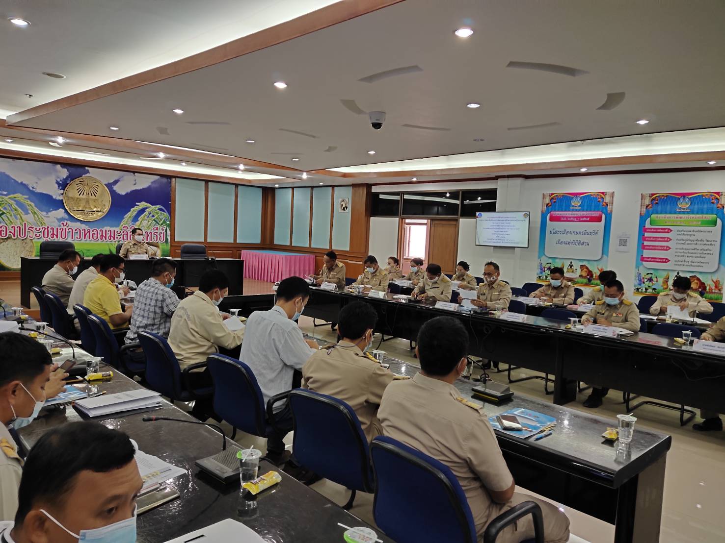 พช.ยโสธร ประชุมคณะทำงานด้านช่างและพัฒนาการอำเภอ  ตามโครงการพัฒนาพื้นที่ต้นแบบการพัฒนาคุณภาพชีวิตตามหลักทฤษฎีใหม่ประยุกต์สู่ “ โคกหนองนาโมเดล”  (งบเงินกู้) และโครงการพัฒนาหมู่บ้านเศรษฐกิจพอเพียง กิจกรรมพัฒนาศูนย์เรียนรู้ทฤษฎีใหม่รูปแบบ “โคกหนองนาโมเดล” (งบกรมการพัฒนาชุมชน) ประจำปีงบประมาณ พ.ศ. 2564 ครั้งที่ 1/2564