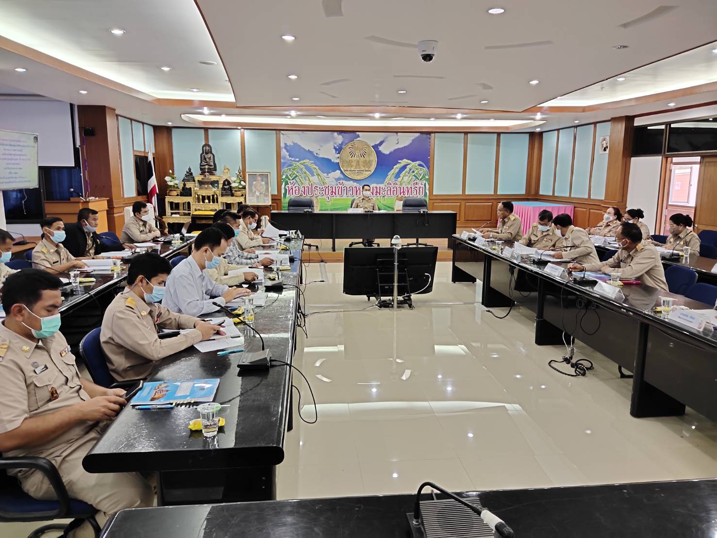 พช.ยโสธร ประชุมคณะทำงานด้านช่างและพัฒนาการอำเภอ  ตามโครงการพัฒนาพื้นที่ต้นแบบการพัฒนาคุณภาพชีวิตตามหลักทฤษฎีใหม่ประยุกต์สู่ “ โคกหนองนาโมเดล”  (งบเงินกู้) และโครงการพัฒนาหมู่บ้านเศรษฐกิจพอเพียง กิจกรรมพัฒนาศูนย์เรียนรู้ทฤษฎีใหม่รูปแบบ “โคกหนองนาโมเดล” (งบกรมการพัฒนาชุมชน) ประจำปีงบประมาณ พ.ศ. 2564 ครั้งที่ 1/2564