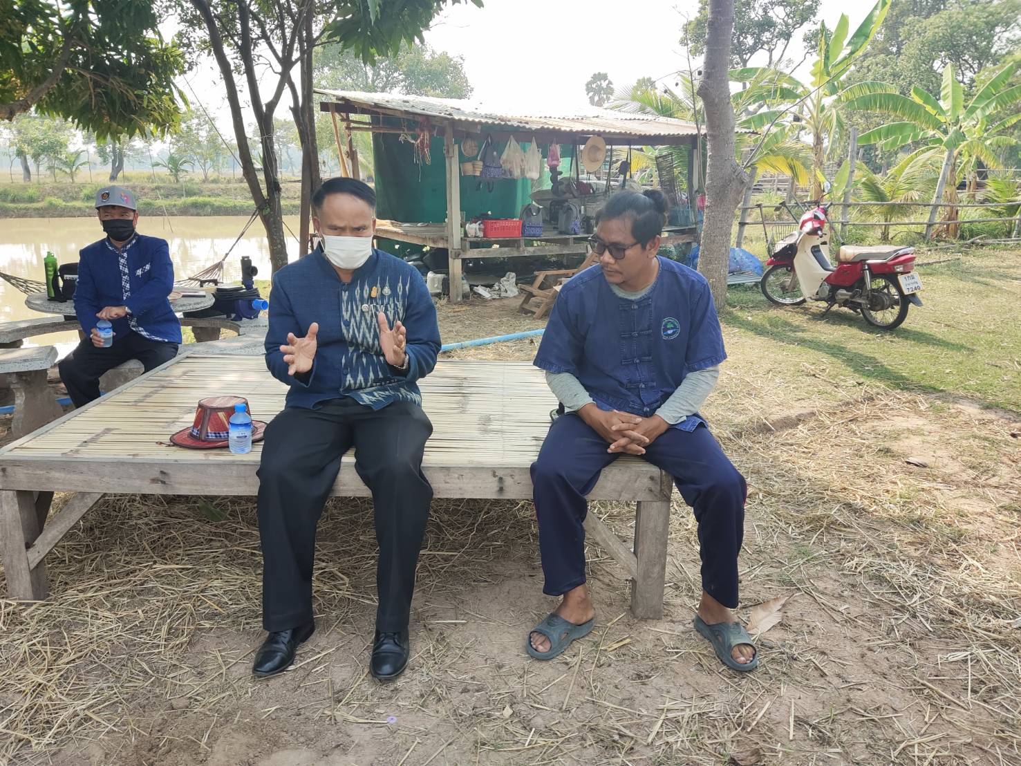 พช.ยโสธร ติดตามการดำเนินงานโครงการพัฒนาพื้นที่ต้นแบบ การพัฒนาคุณภาพชีวิตตามหลักทฤษฎีใหม่ ประยุกต์สู่ “โคก หนอง นา โมเดล” อำเภอมหาชนะชัย