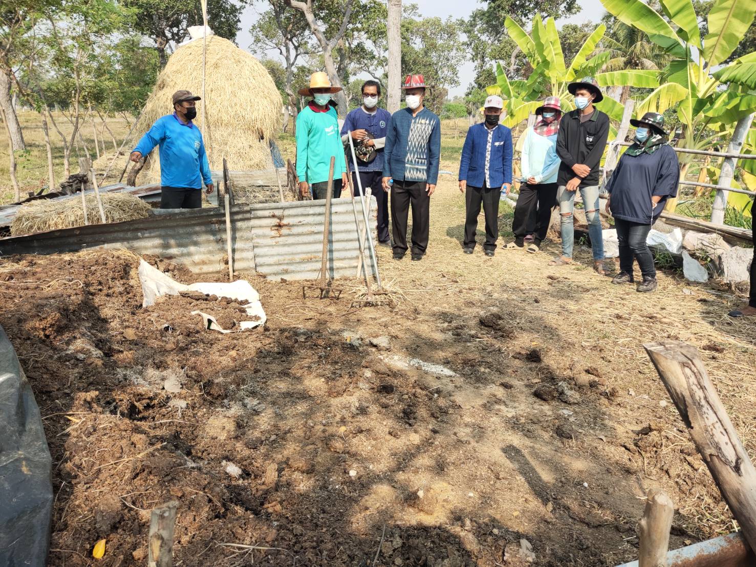 พช.ยโสธร ติดตามการดำเนินงานโครงการพัฒนาพื้นที่ต้นแบบ การพัฒนาคุณภาพชีวิตตามหลักทฤษฎีใหม่ ประยุกต์สู่ “โคก หนอง นา โมเดล” อำเภอมหาชนะชัย