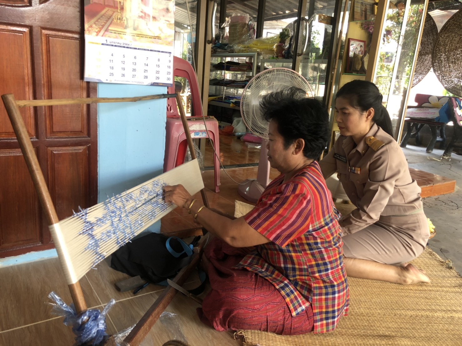 พช.ยโสธร จัดทำสื่อประชาสัมพันธ์ “ผ้ามัดหมี่ลายขอเจ้าฟ้าสิริวัณณวรีฯ”