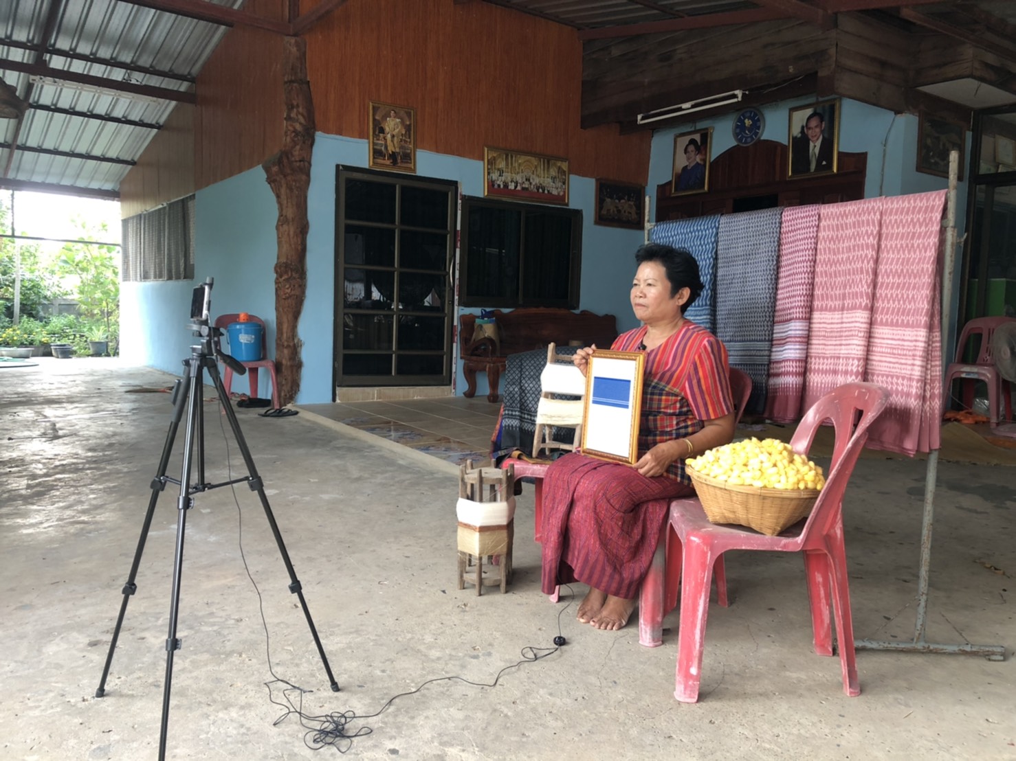 พช.ยโสธร จัดทำสื่อประชาสัมพันธ์ “ผ้ามัดหมี่ลายขอเจ้าฟ้าสิริวัณณวรีฯ”