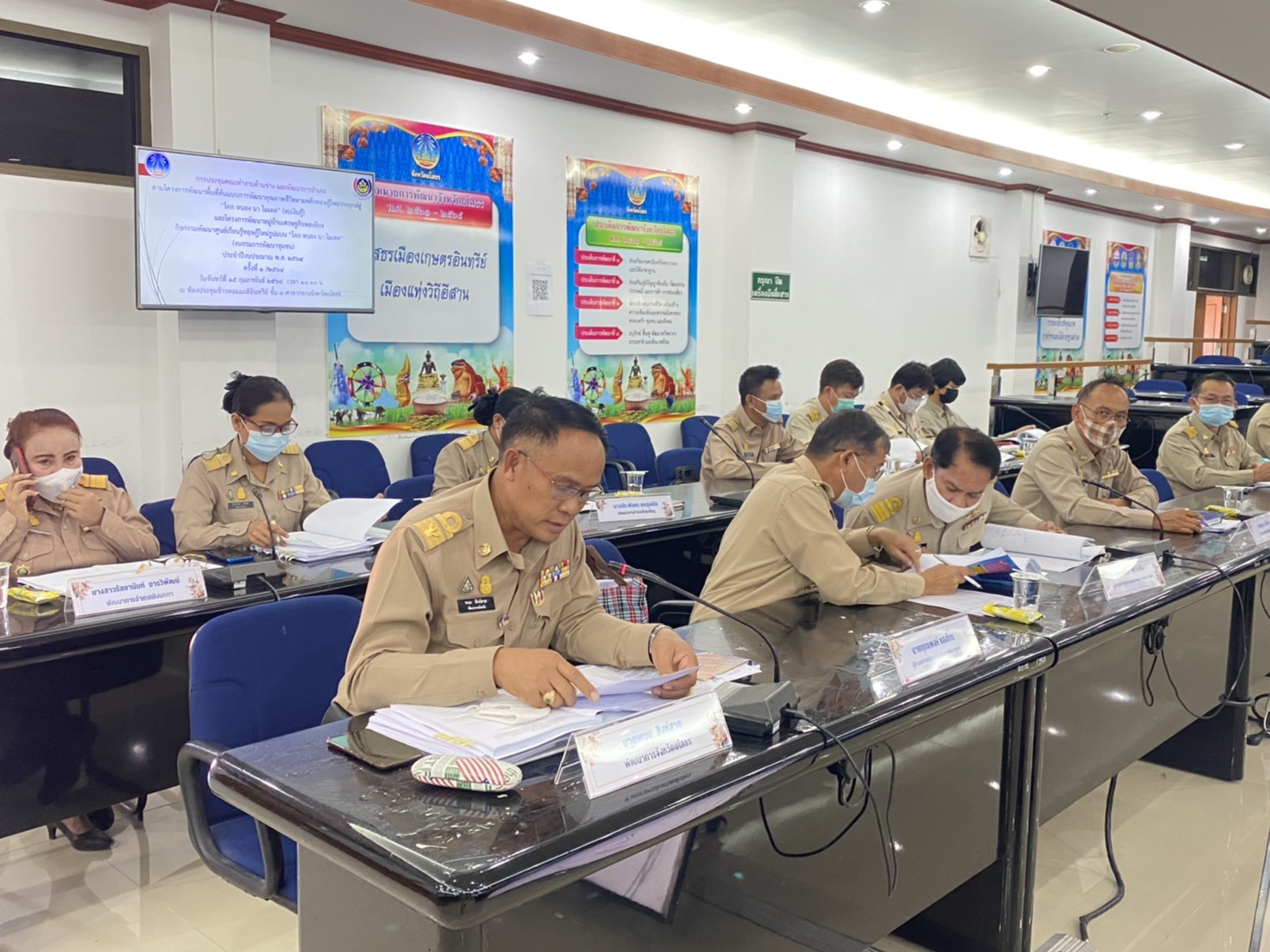 พช.ยโสธร ประชุมคณะทำงานด้านช่างและพัฒนาการอำเภอ  ตามโครงการพัฒนาพื้นที่ต้นแบบการพัฒนาคุณภาพชีวิตตามหลักทฤษฎีใหม่ประยุกต์สู่ “ โคกหนองนาโมเดล”  (งบเงินกู้) และโครงการพัฒนาหมู่บ้านเศรษฐกิจพอเพียง กิจกรรมพัฒนาศูนย์เรียนรู้ทฤษฎีใหม่รูปแบบ “โคกหนองนาโมเดล” (งบกรมการพัฒนาชุมชน) ประจำปีงบประมาณ พ.ศ. 2564 ครั้งที่ 1/2564