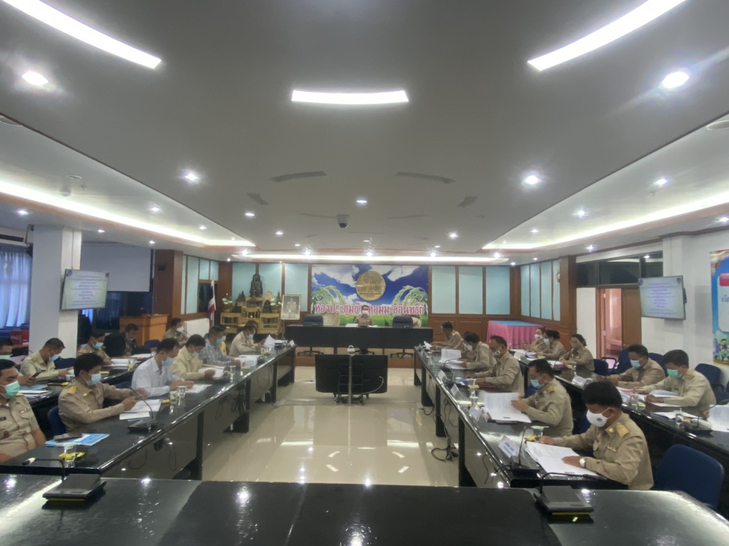 พช.ยโสธร ประชุมคณะทำงานด้านช่างและพัฒนาการอำเภอ  ตามโครงการพัฒนาพื้นที่ต้นแบบการพัฒนาคุณภาพชีวิตตามหลักทฤษฎีใหม่ประยุกต์สู่ “ โคกหนองนาโมเดล”  (งบเงินกู้) และโครงการพัฒนาหมู่บ้านเศรษฐกิจพอเพียง กิจกรรมพัฒนาศูนย์เรียนรู้ทฤษฎีใหม่รูปแบบ “โคกหนองนาโมเดล” (งบกรมการพัฒนาชุมชน) ประจำปีงบประมาณ พ.ศ. 2564 ครั้งที่ 1/2564