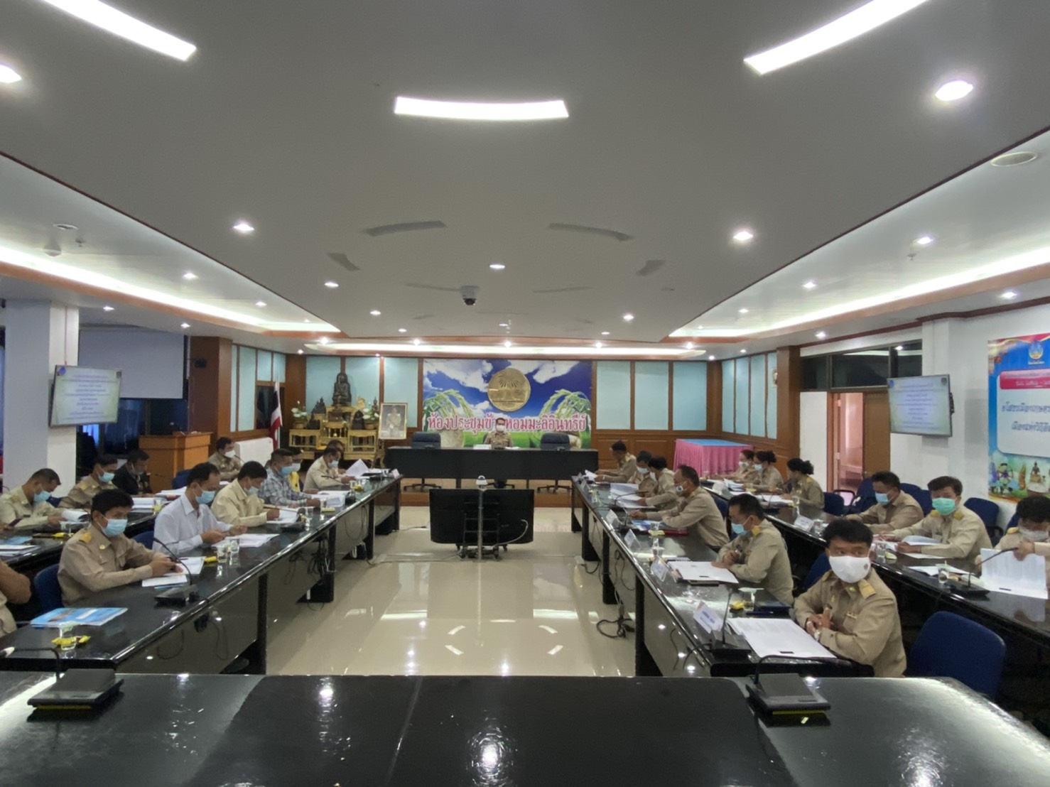 พช.ยโสธร ประชุมคณะทำงานด้านช่างและพัฒนาการอำเภอ  ตามโครงการพัฒนาพื้นที่ต้นแบบการพัฒนาคุณภาพชีวิตตามหลักทฤษฎีใหม่ประยุกต์สู่ “ โคกหนองนาโมเดล”  (งบเงินกู้) และโครงการพัฒนาหมู่บ้านเศรษฐกิจพอเพียง กิจกรรมพัฒนาศูนย์เรียนรู้ทฤษฎีใหม่รูปแบบ “โคกหนองนาโมเดล” (งบกรมการพัฒนาชุมชน) ประจำปีงบประมาณ พ.ศ. 2564 ครั้งที่ 1/2564