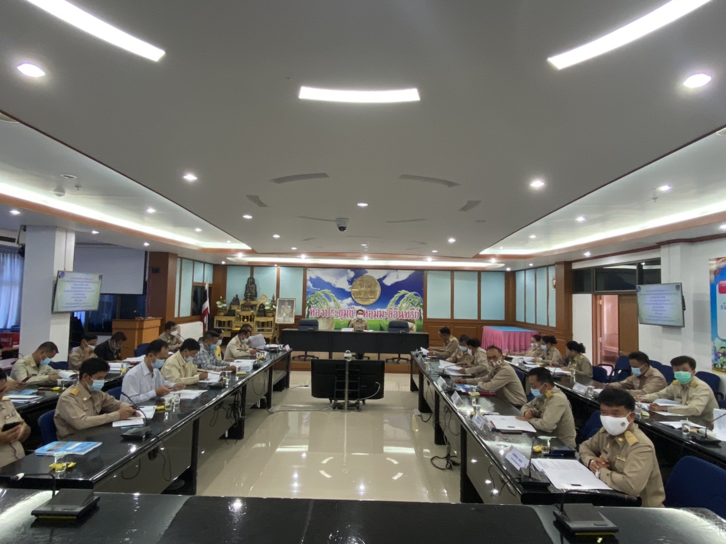 พช.ยโสธร ประชุมคณะทำงานด้านช่างและพัฒนาการอำเภอ  ตามโครงการพัฒนาพื้นที่ต้นแบบการพัฒนาคุณภาพชีวิตตามหลักทฤษฎีใหม่ประยุกต์สู่ “ โคกหนองนาโมเดล”  (งบเงินกู้) และโครงการพัฒนาหมู่บ้านเศรษฐกิจพอเพียง กิจกรรมพัฒนาศูนย์เรียนรู้ทฤษฎีใหม่รูปแบบ “โคกหนองนาโมเดล” (งบกรมการพัฒนาชุมชน) ประจำปีงบประมาณ พ.ศ. 2564 ครั้งที่ 1/2564