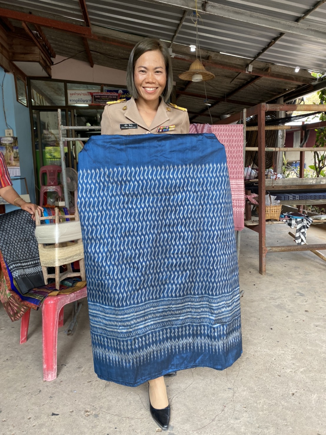 พช.ยโสธร จัดทำสื่อประชาสัมพันธ์ “ผ้ามัดหมี่ลายขอเจ้าฟ้าสิริวัณณวรีฯ”