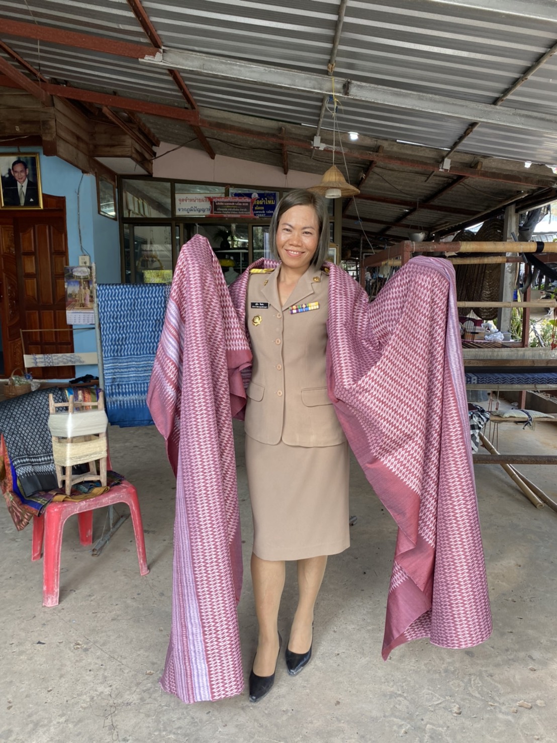 พช.ยโสธร จัดทำสื่อประชาสัมพันธ์ “ผ้ามัดหมี่ลายขอเจ้าฟ้าสิริวัณณวรีฯ”