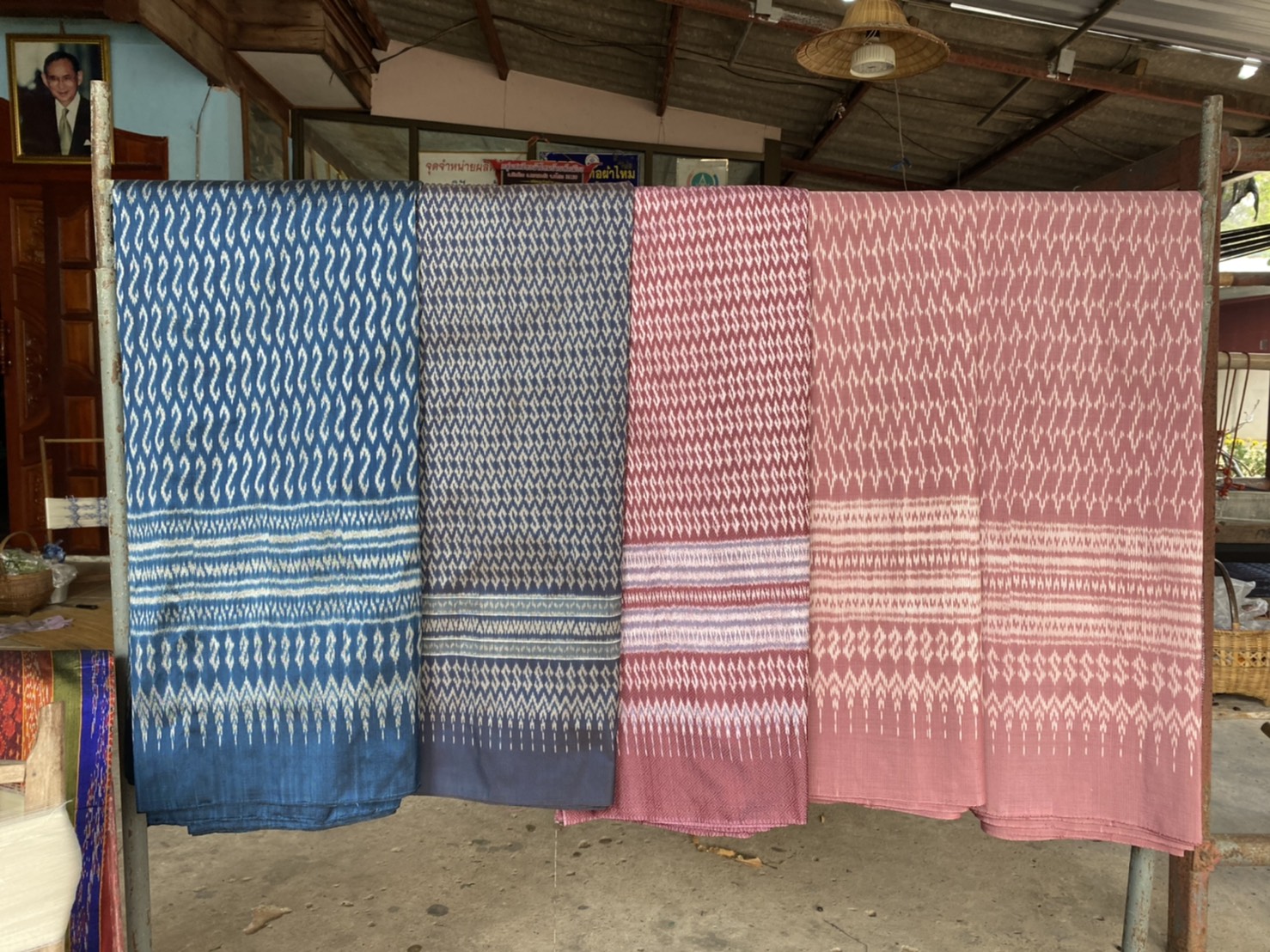 พช.ยโสธร จัดทำสื่อประชาสัมพันธ์ “ผ้ามัดหมี่ลายขอเจ้าฟ้าสิริวัณณวรีฯ”