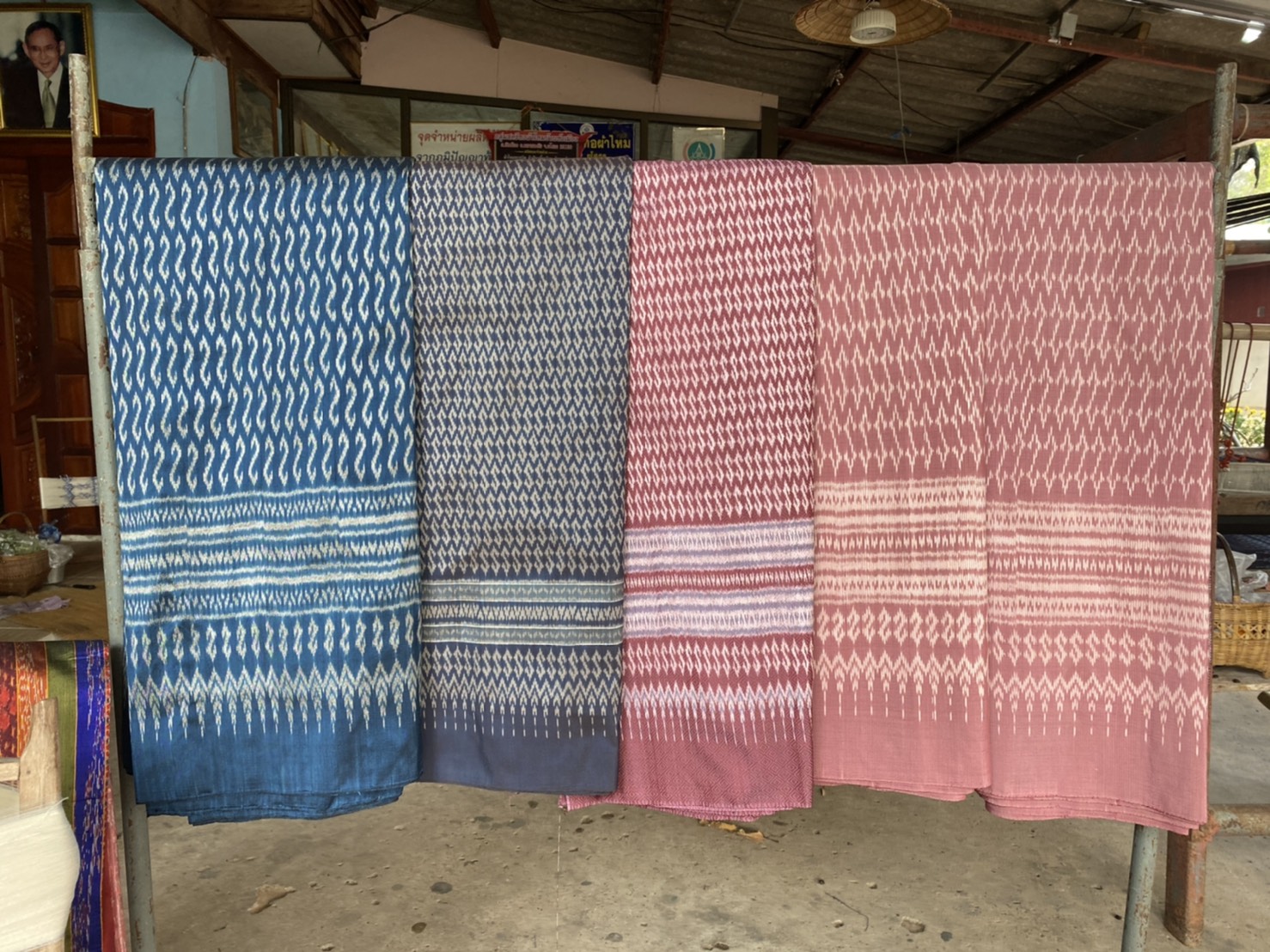 พช.ยโสธร จัดทำสื่อประชาสัมพันธ์ “ผ้ามัดหมี่ลายขอเจ้าฟ้าสิริวัณณวรีฯ”