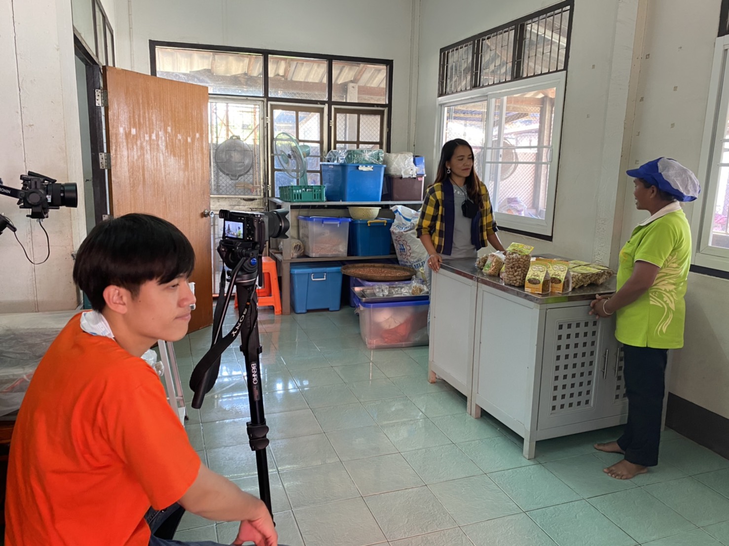 พช.ยโสธร ร่วมถ่ายทำรายการ NBT วิถีไทย เพื่อประชาสัมพันธ์ OTOP กลุ่มแม่บ้านเกษตรกรบ้านนาเวียง กลุ่มแปรรูปถั่วลิสง