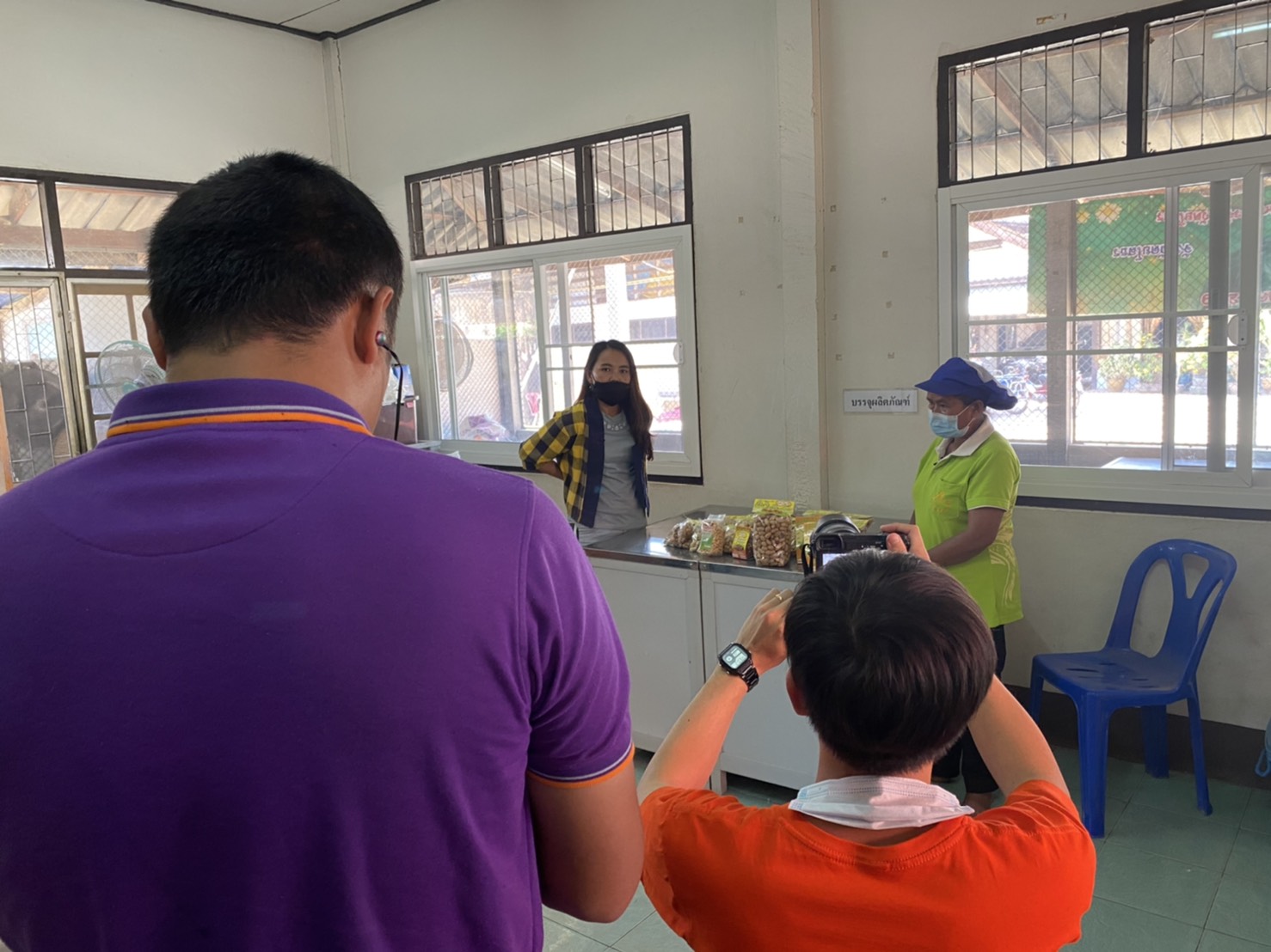 พช.ยโสธร ร่วมถ่ายทำรายการ NBT วิถีไทย เพื่อประชาสัมพันธ์ OTOP กลุ่มแม่บ้านเกษตรกรบ้านนาเวียง กลุ่มแปรรูปถั่วลิสง