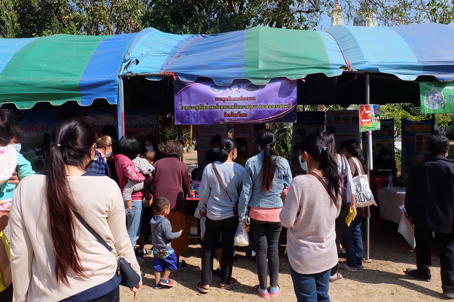 พช.ยโสธร ร่วมกิจกรรมหน่วยแพทย์อาสาสมเด็จพระศรีนครินทราบรมราชชนนี (พอ.สว.)                           ร่วมกับ โครงการจังหวัดเคลื่อนที่ “เพิ่มรอยยิ้ม เติมความสุข ให้คนยโสธร” ครั้งที่ 5 ประจำปีงบประมาณ พ.ศ. 2564 จังหวัดยโสธร