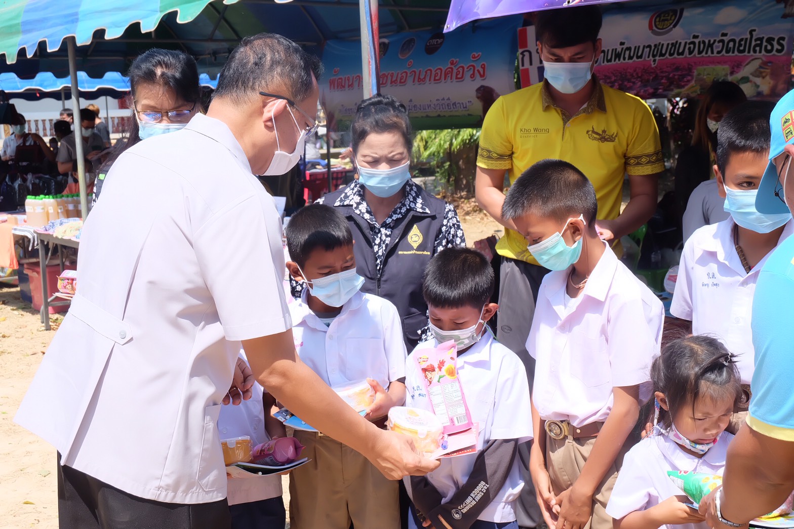 พช.ยโสธร ร่วมกิจกรรมหน่วยแพทย์อาสาสมเด็จพระศรีนครินทราบรมราชชนนี (พอ.สว.)                           ร่วมกับ โครงการจังหวัดเคลื่อนที่ “เพิ่มรอยยิ้ม เติมความสุข ให้คนยโสธร” ครั้งที่ 5 ประจำปีงบประมาณ พ.ศ. 2564 จังหวัดยโสธร