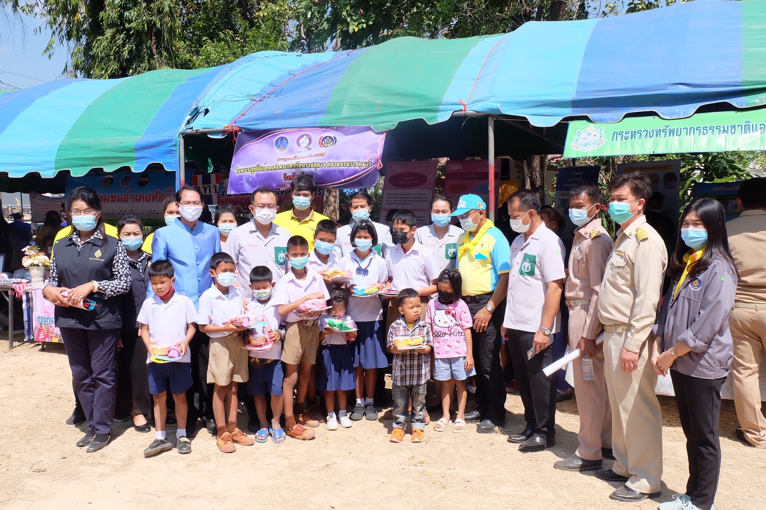 พช.ยโสธร ร่วมกิจกรรมหน่วยแพทย์อาสาสมเด็จพระศรีนครินทราบรมราชชนนี (พอ.สว.)                           ร่วมกับ โครงการจังหวัดเคลื่อนที่ “เพิ่มรอยยิ้ม เติมความสุข ให้คนยโสธร” ครั้งที่ 5 ประจำปีงบประมาณ พ.ศ. 2564 จังหวัดยโสธร