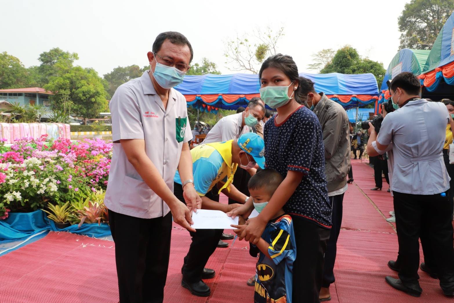 พช.ยโสธร ร่วมกิจกรรมหน่วยแพทย์อาสาสมเด็จพระศรีนครินทราบรมราชชนนี (พอ.สว.)                           ร่วมกับ โครงการจังหวัดเคลื่อนที่ “เพิ่มรอยยิ้ม เติมความสุข ให้คนยโสธร” ครั้งที่ 6 ประจำปีงบประมาณ พ.ศ. 2564 จังหวัดยโสธร