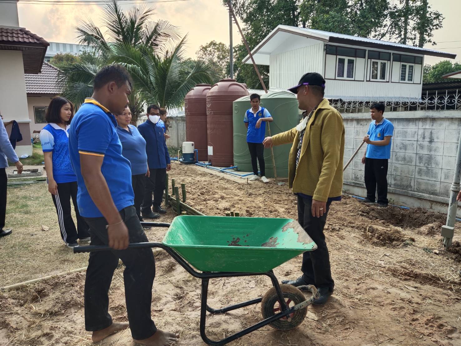 พช.ยโสธร เอามื้อสามัคคีเตรียมพื้นที่ดำเนินการ ตามแนวทางการน้อมนำแนวพระราชดำริ ของสมเด็จพระกนิษฐาธิราชเจ้า กรมสมเด็จพระเทพรัตนราชสุดาฯ สยามบรมราชกุมารี สร้างความ มั่นคงทางอาหาร สู่ปฏิบัติการ 90 วัน ปลูกผักสวนครัวเพื่อสร้างความมั่นคงทางอาหาร รอบ 2