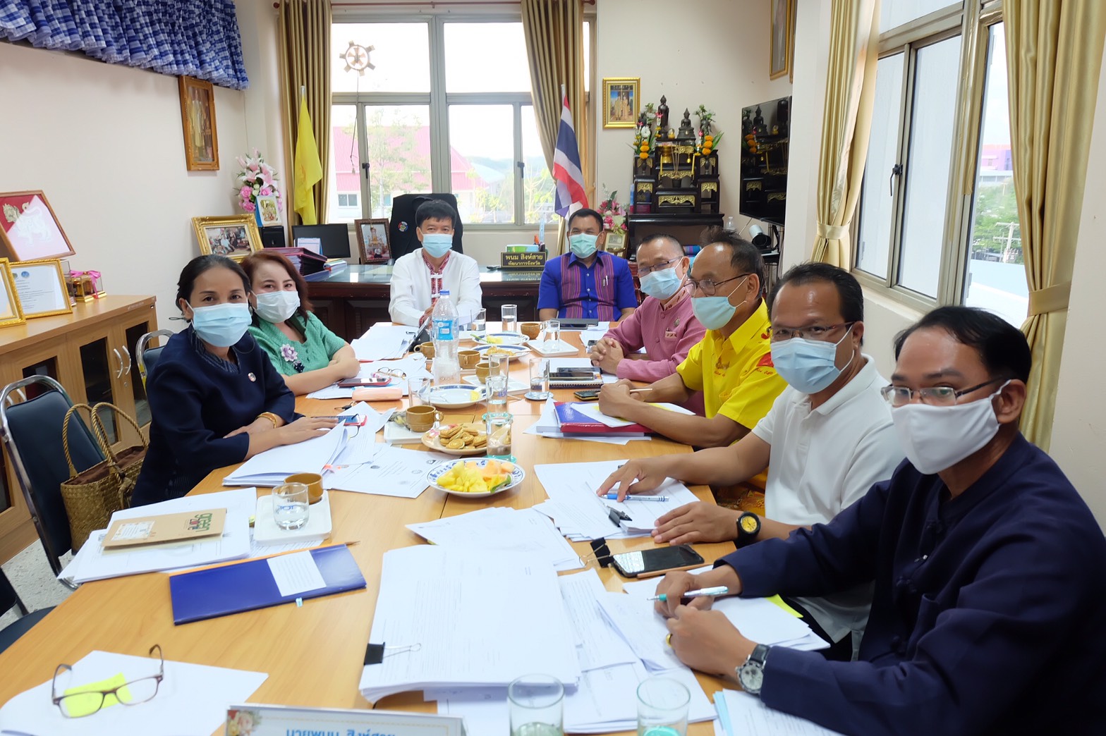 พช.ยโสธร ประชุมคณะกรรมการพิจารณาตรวจกลั่นกรองการดำเนินการงานก่อสร้างชลประทานโครงการพัฒนาพื้นที่ต้นแบบการพัฒนาคุณภาพชีวิตตามหลักทฤษฎีใหม่ ประยุกต์สู่              “โคก หนอง นา โมเดล”  และ โครงการพัฒนาหมู่บ้านเศรษฐกิจพอเพียง กิจกรรม พัฒนาศูนย์เรียนรู้ทฤษฎีใหม่รูปแบบ “โคก หนอง นา โมเดล”