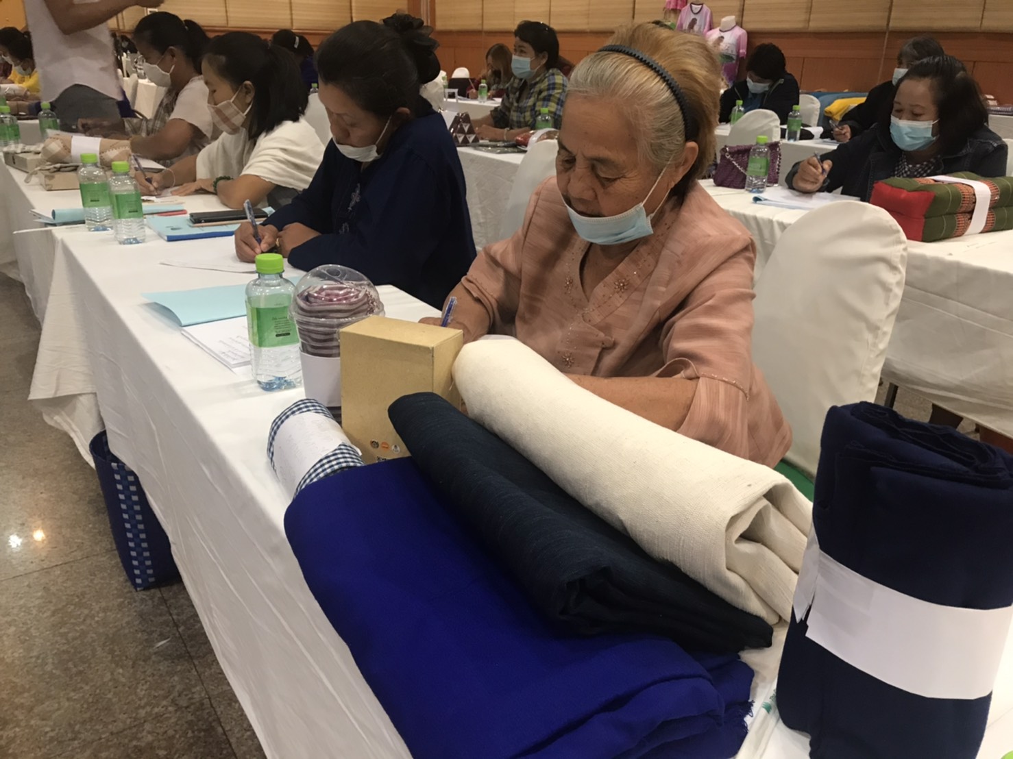 พช.ยโสธร ลุยฝึกอบรมโครงการขับเคลื่อนยุทธศาสตร์กองทุนพัฒนาบทบาทสตรี “การพัฒนาและยกระดับมาตรฐานผลิตภัณฑ์กลุ่มอาชีพกองทุนพัฒนาบทบาทสตรีเพื่อส่งเสริมและพัฒนาภูมิปัญญาท้องถิ่นสู่เศรษฐกิจสร้างสรรค์