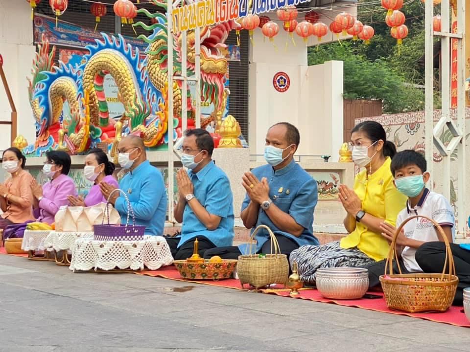 พช.ยโสธร ร่วมกิจกรรมทำบุญตักบาตรย้อนยุค “วิถีถิ่น วิถีไทย”  งานถนนคนเดินยโสธร (บ้านสิงห์ท่า)