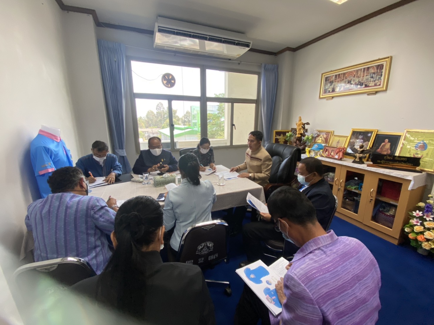 วันที่ 24 มีนาคม 2564 เวลา 11.00 น.ณ ห้องประชุมรองผู้ว่าราชการจังหวัดยโสธร  นายสุวัฒน์ เข็มเพชร   รองผู้ว่าราชการจังหวัดยโสธร เป็นประธานการประชุมคณกรรมการจัดทำ จำหน่าย ของที่ระลึก “250 ปี ฮุงเฮืองเมืองยศ”