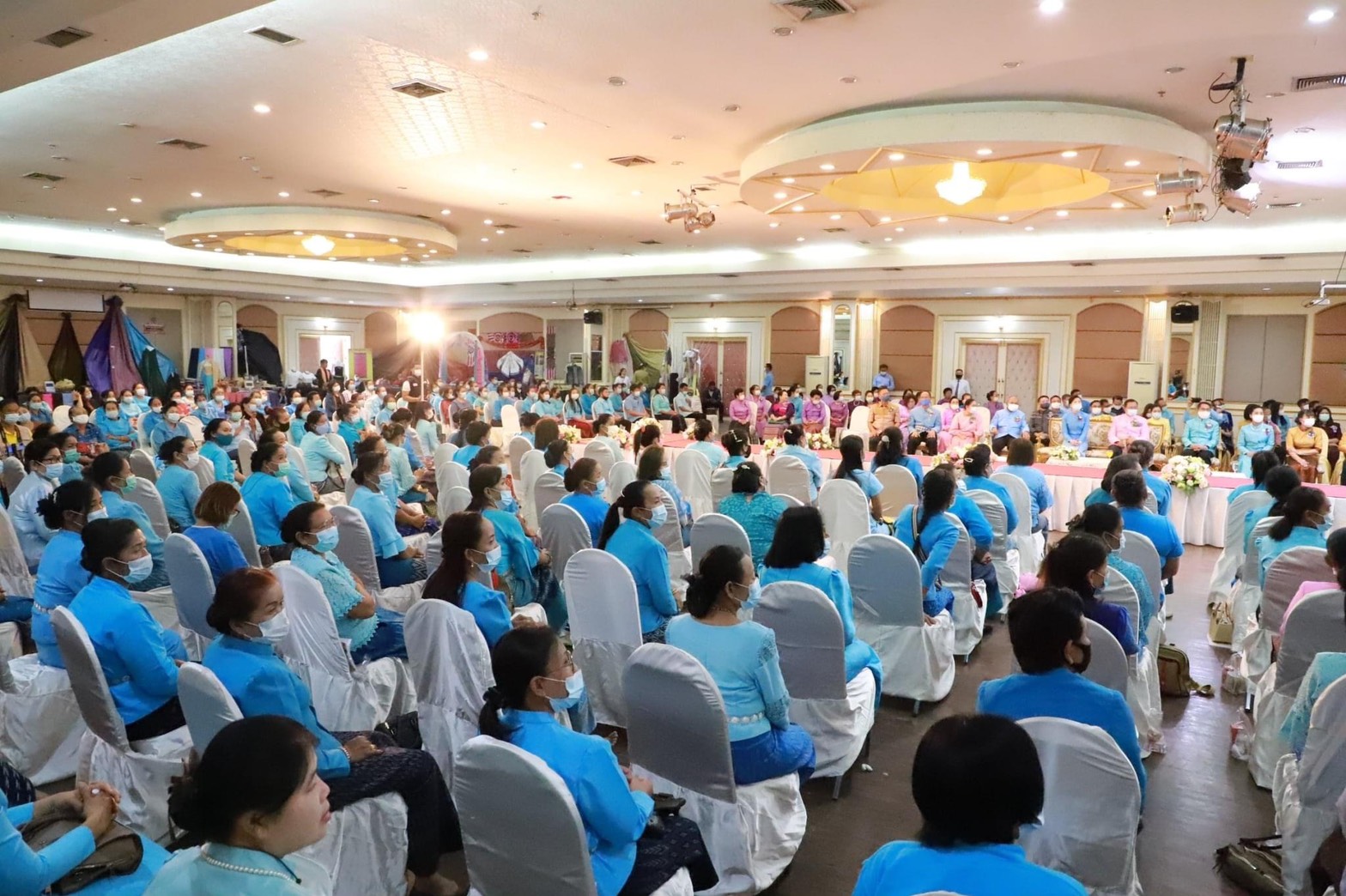 จังหวัดยโสธร จัดงานรวมพลังสตรีศรียโสธร เนื่องในวันสตรีสากล ประจำปี 2564 ยกย่องเชิดชูเกียรติสตรี พร้อมเดินแบบผ้าไทยพื้นเมือง และลงนาม MOU ภาคีเครือข่าย การสวมใส่ผ้าไทย ตามมติคณะรัฐมนตรี