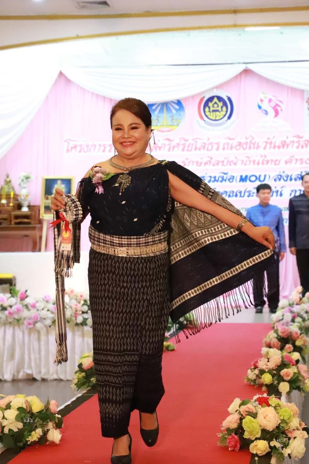 จังหวัดยโสธร จัดงานรวมพลังสตรีศรียโสธร เนื่องในวันสตรีสากล ประจำปี 2564 ยกย่องเชิดชูเกียรติสตรี พร้อมเดินแบบผ้าไทยพื้นเมือง และลงนาม MOU ภาคีเครือข่าย การสวมใส่ผ้าไทย ตามมติคณะรัฐมนตรี