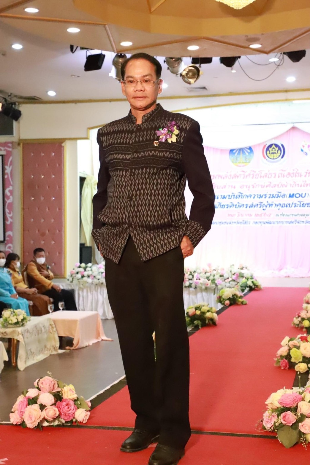 จังหวัดยโสธร จัดงานรวมพลังสตรีศรียโสธร เนื่องในวันสตรีสากล ประจำปี 2564 ยกย่องเชิดชูเกียรติสตรี พร้อมเดินแบบผ้าไทยพื้นเมือง และลงนาม MOU ภาคีเครือข่าย การสวมใส่ผ้าไทย ตามมติคณะรัฐมนตรี
