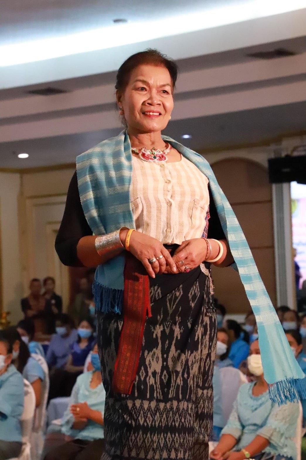 จังหวัดยโสธร จัดงานรวมพลังสตรีศรียโสธร เนื่องในวันสตรีสากล ประจำปี 2564 ยกย่องเชิดชูเกียรติสตรี พร้อมเดินแบบผ้าไทยพื้นเมือง และลงนาม MOU ภาคีเครือข่าย การสวมใส่ผ้าไทย ตามมติคณะรัฐมนตรี