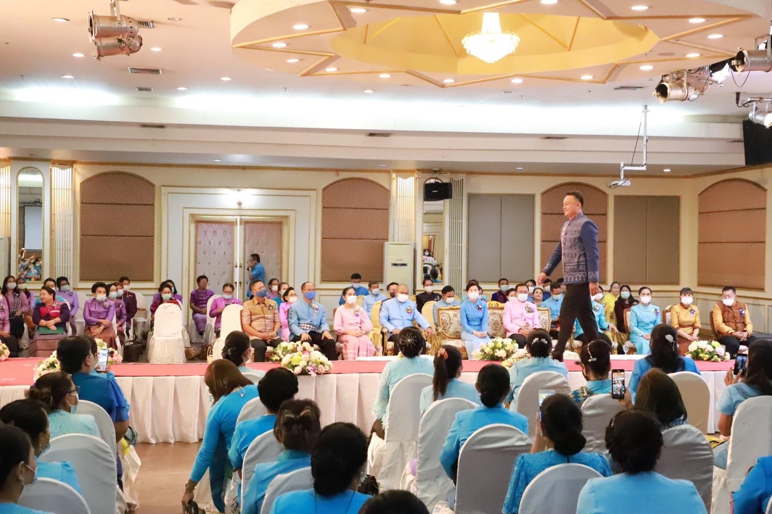 จังหวัดยโสธร จัดงานรวมพลังสตรีศรียโสธร เนื่องในวันสตรีสากล ประจำปี 2564 ยกย่องเชิดชูเกียรติสตรี พร้อมเดินแบบผ้าไทยพื้นเมือง และลงนาม MOU ภาคีเครือข่าย การสวมใส่ผ้าไทย ตามมติคณะรัฐมนตรี