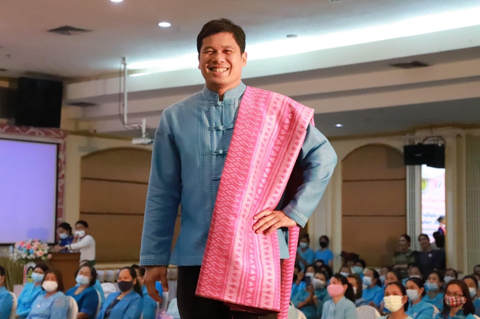 จังหวัดยโสธร จัดงานรวมพลังสตรีศรียโสธร เนื่องในวันสตรีสากล ประจำปี 2564 ยกย่องเชิดชูเกียรติสตรี พร้อมเดินแบบผ้าไทยพื้นเมือง และลงนาม MOU ภาคีเครือข่าย การสวมใส่ผ้าไทย ตามมติคณะรัฐมนตรี