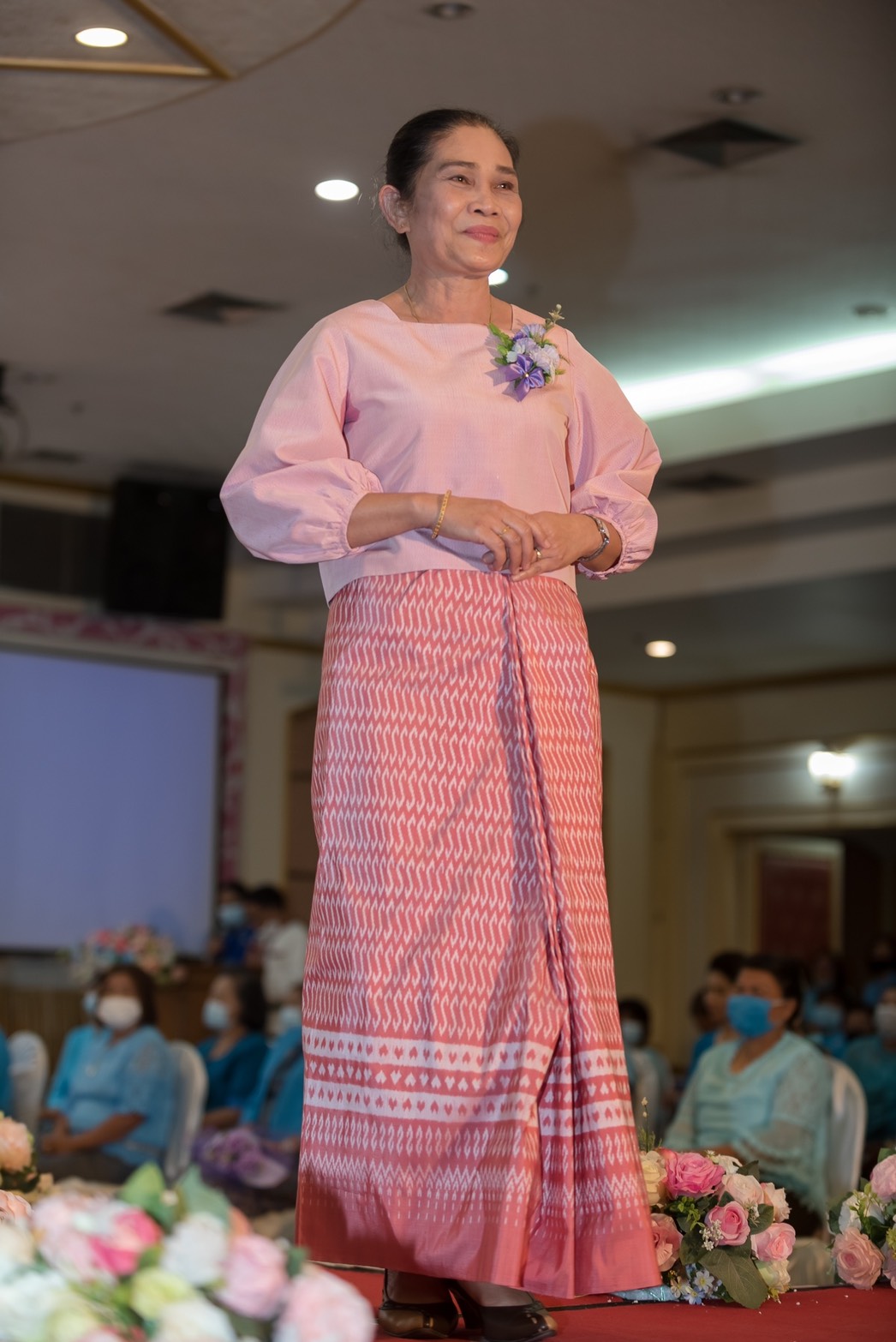 จังหวัดยโสธร จัดงานรวมพลังสตรีศรียโสธร เนื่องในวันสตรีสากล ประจำปี 2564 ยกย่องเชิดชูเกียรติสตรี พร้อมเดินแบบผ้าไทยพื้นเมือง และลงนาม MOU ภาคีเครือข่าย การสวมใส่ผ้าไทย ตามมติคณะรัฐมนตรี