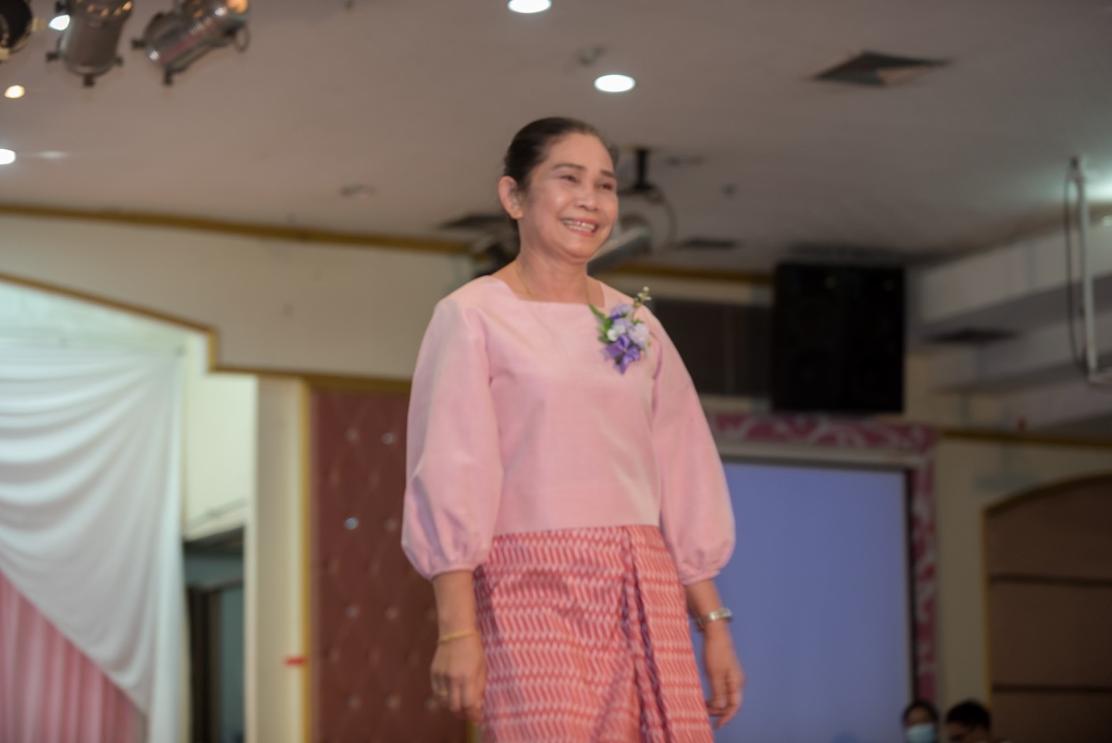 จังหวัดยโสธร จัดงานรวมพลังสตรีศรียโสธร เนื่องในวันสตรีสากล ประจำปี 2564 ยกย่องเชิดชูเกียรติสตรี พร้อมเดินแบบผ้าไทยพื้นเมือง และลงนาม MOU ภาคีเครือข่าย การสวมใส่ผ้าไทย ตามมติคณะรัฐมนตรี