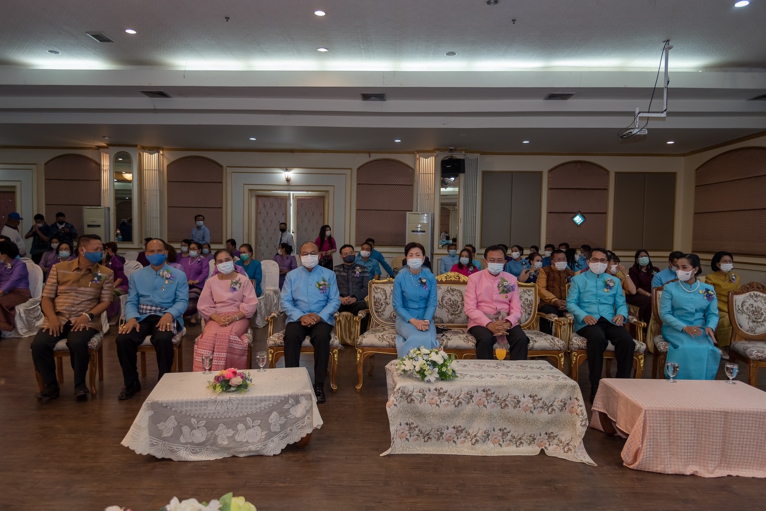 จังหวัดยโสธร จัดงานรวมพลังสตรีศรียโสธร เนื่องในวันสตรีสากล ประจำปี 2564 ยกย่องเชิดชูเกียรติสตรี พร้อมเดินแบบผ้าไทยพื้นเมือง และลงนาม MOU ภาคีเครือข่าย การสวมใส่ผ้าไทย ตามมติคณะรัฐมนตรี