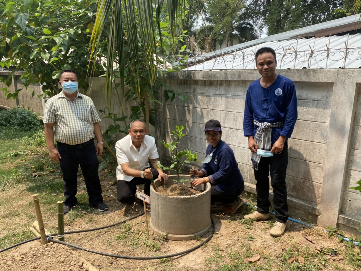 พ่อเมืองยโสธร พร้อมด้วยนายกเหล่ากาชาดจังหวัดยโสธร นำทีม พช.ยโสธร ปฏิบัติการ 90 วัน “ปลูกผักสวนครัวเพื่อสร้างความมั่นคงทางอาหาร” รอบ 2 ณ จวนผู้ว่าราชการจังหวัดยโสธร