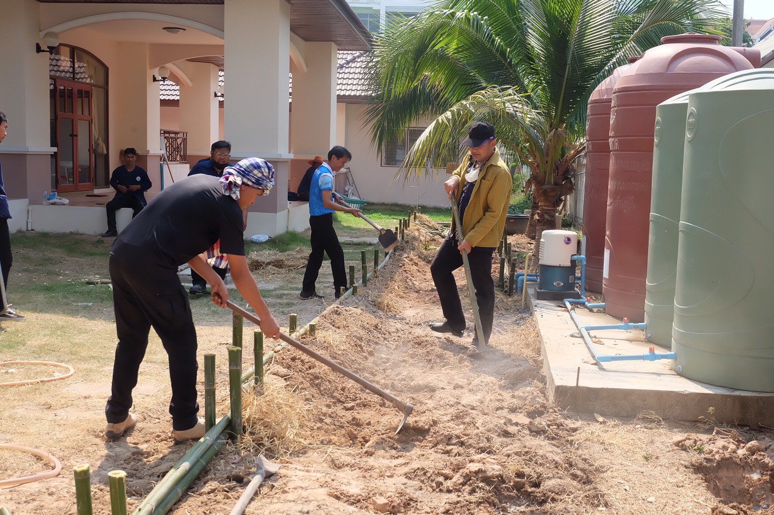 พช.ยโสธร เอามื้อสามัคคีเตรียมพื้นที่ดำเนินการ ตามแนวทางการน้อมนำแนวพระราชดำริ ของสมเด็จพระกนิษฐาธิราชเจ้า กรมสมเด็จพระเทพรัตนราชสุดาฯ สยามบรมราชกุมารี สร้างความ มั่นคงทางอาหาร สู่ปฏิบัติการ 90 วัน ปลูกผักสวนครัวเพื่อสร้างความมั่นคงทางอาหาร รอบ 2