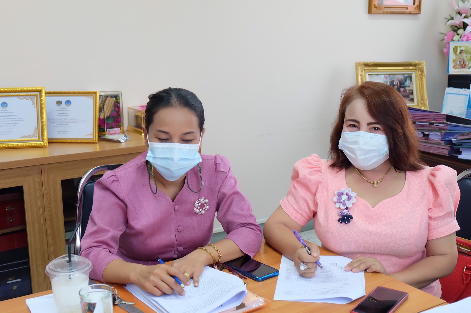 พช.ยโสธร  ประชุมเร่งรัด กลั่นกรองการดำเนินงานก่อสร้างชลประทาน โครงการพัฒนาพื้นที่ต้นแบบการพัฒนาคุณภาพชีวิตตามหลักทฤษฎีใหม่ประยุกต์สู่  “โคก หนอง นา โมเดล”  และโครงการพัฒนาหมู่บ้านเศรษฐกิจพอเพียง  กิจกรรม พัฒนาศูนย์เรียนรู้ทฤษฎีใหม่รูปแบบ  “โคก หนอง นา โมเดล”
